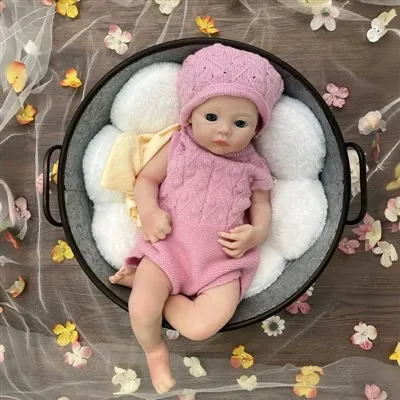 Búp bê tái sinh silicone với làn da thật